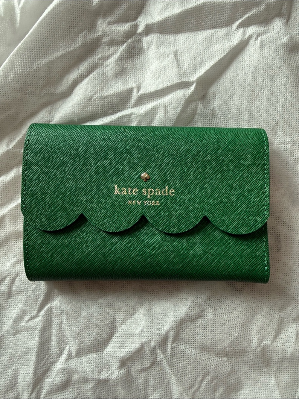 kate spade green scallop-flap wallet with gold logo